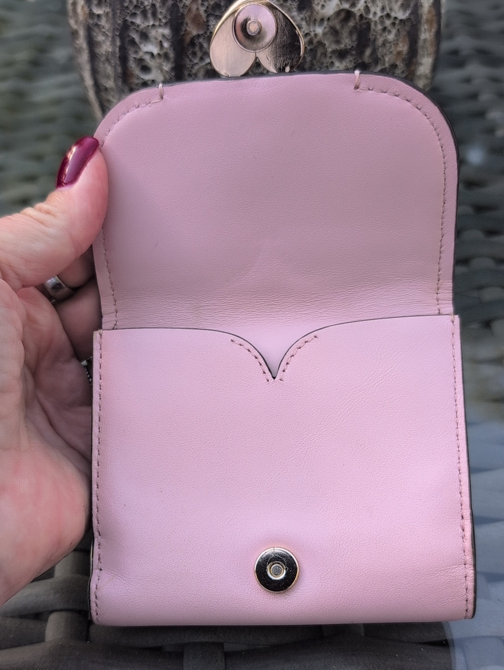 Kate Spade Light Pink Leather Compact Wallet with Gold Heart Clasp - Picture 3 of 11